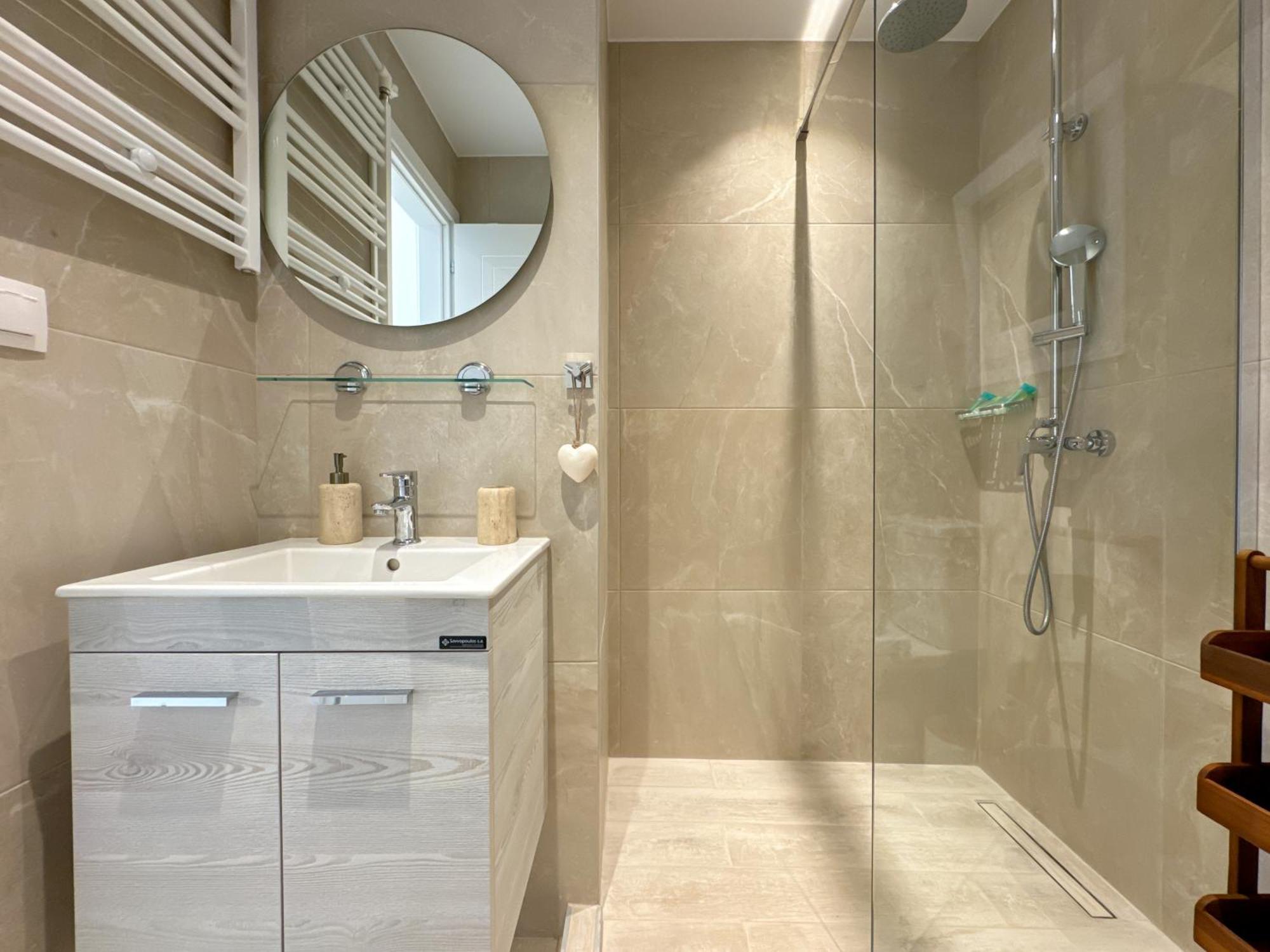 Luxury Downtown Apartment Guya Солун Екстериор снимка
